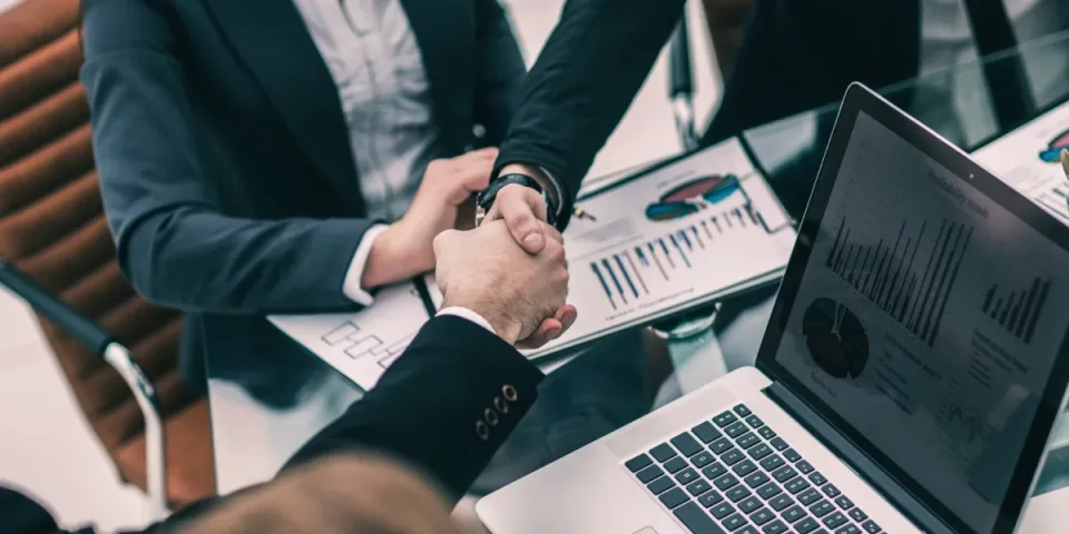 Najlepsze firmy oferujące catering na budowę w Polsce — ranking